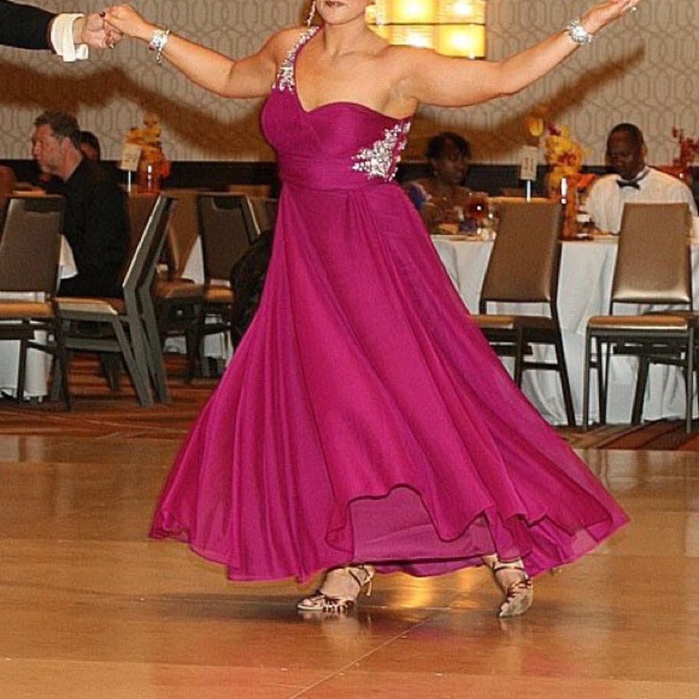 BEAUTIFUL PURPLE Strappy Back Formal Dress - Picture 6 of 8